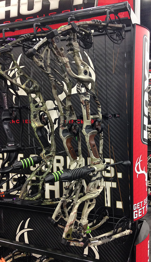 The new Hoyt Carbon Defiant 34 at the 2016 ATA Show